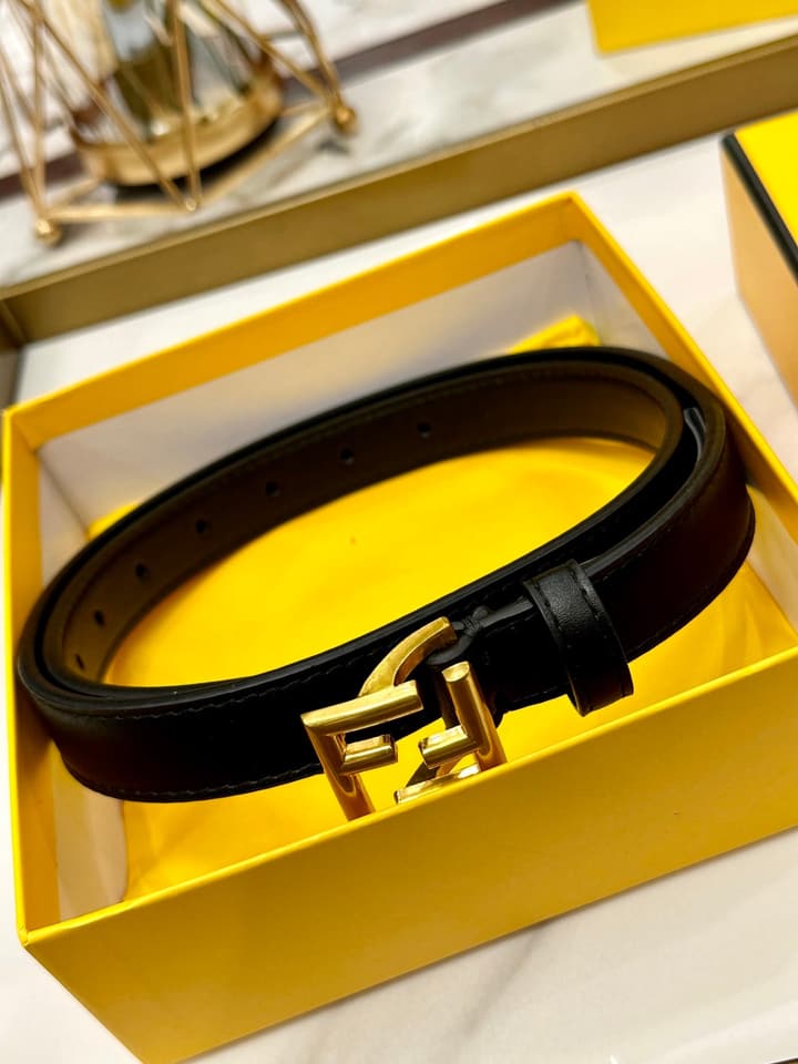 Fendi Classic Leather Belt – 2.5cm in Black Leather With Antique Gold Buckle