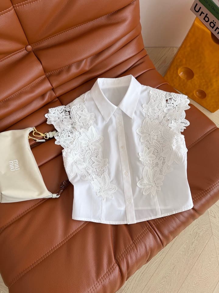 Celine Lace-Spliced Cropped Shirt – Spring/Summer Collection – 26SS in White