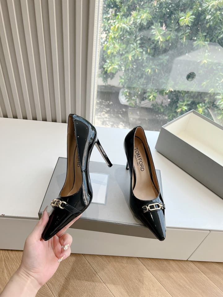 Tom Ford Sparkle Patent Leather Pumps – FW24 Collection in Black