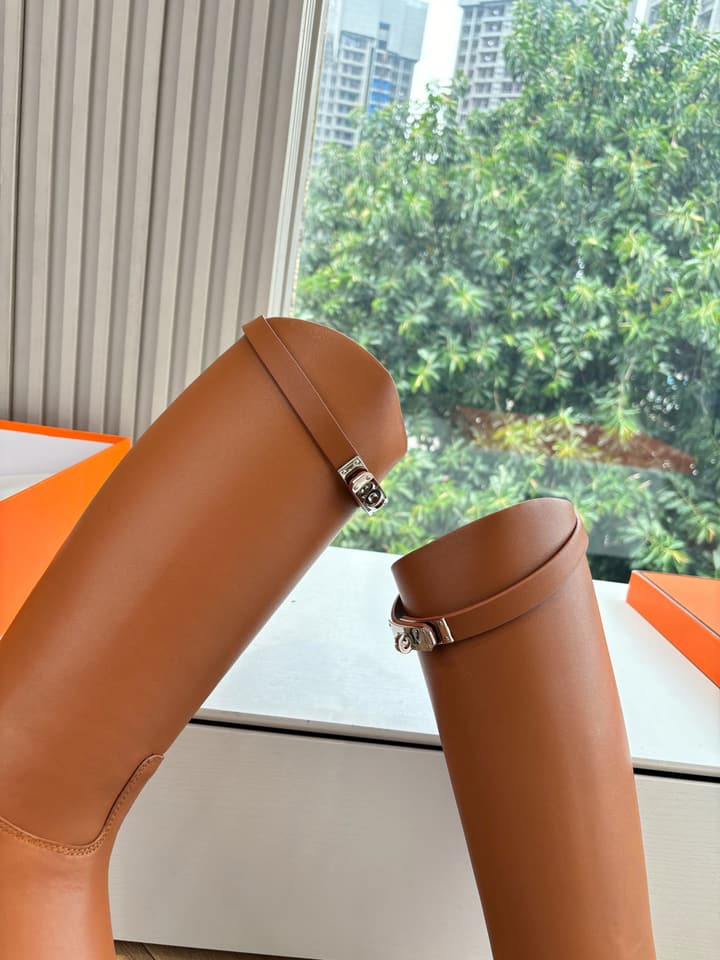 Hermès Classic Knee-High Boots – 2025 Autumn/Winter Collection in Two-tone Tan And Cream