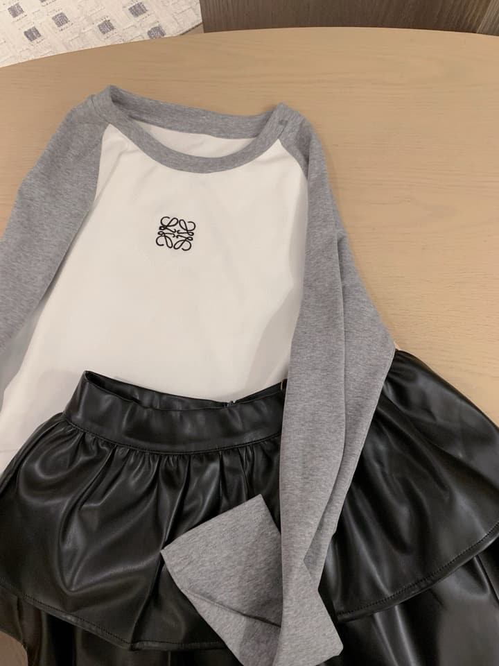 Loewe Classic Logo Embroidered Color-block Crewneck Sweatshirt in Black