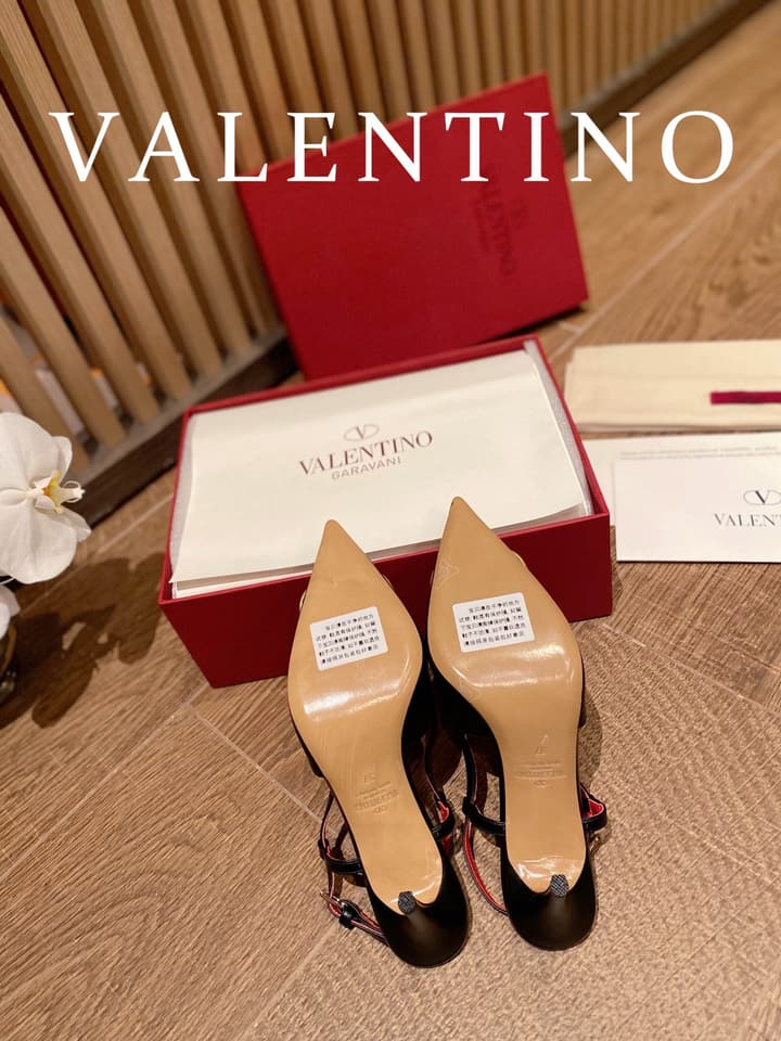 Valentino VLogo Signature Leather Pumps – 2022 Collection in Glossy Black With Red Lining