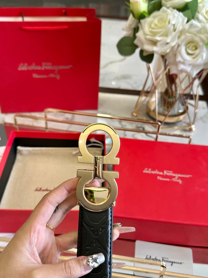 Ferragamo Leather Belt in Black Patent H-buckle