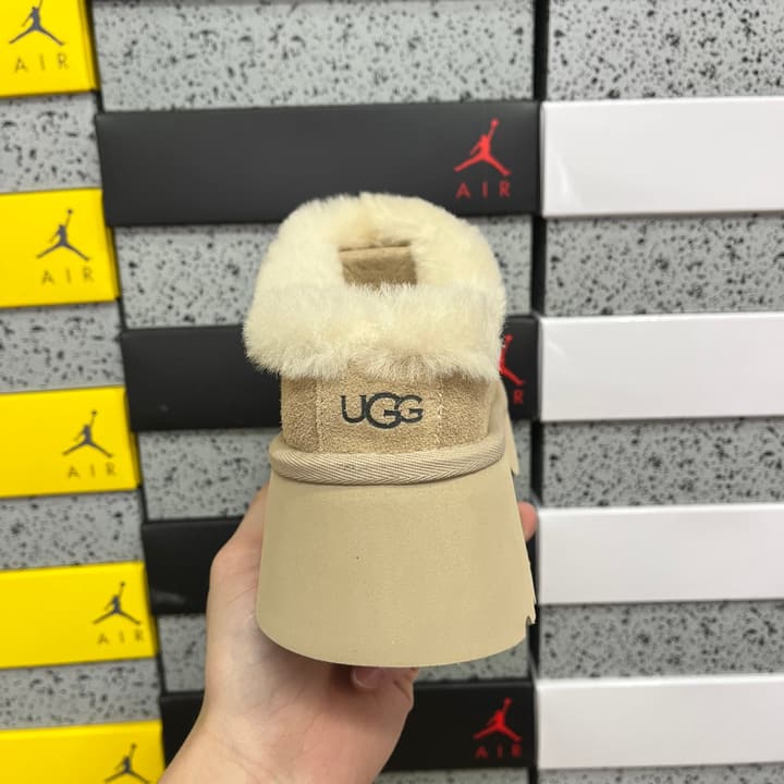 UGG Platform Low-Cut Snow Boots in Black Suede Slip-on