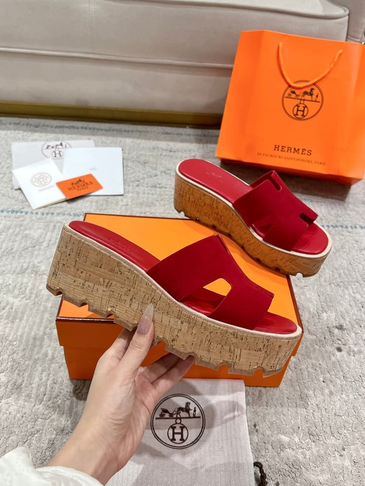 Hermès Wedge Sandals – 2024 Spring/Summer Collection in Bright Red Suede