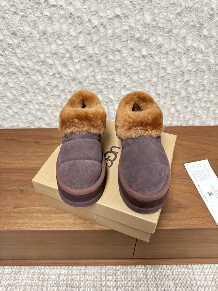 UGG Sheepskin Fur-Lined Slippers – Autumn/Winter Collection in Tall Light Pink With Cream Fur