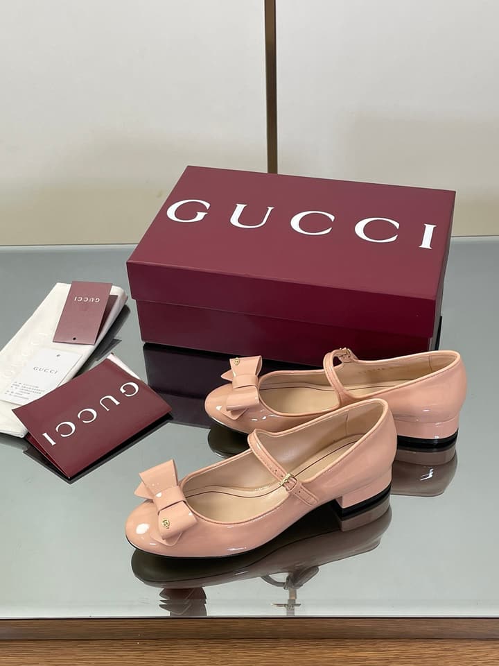 Gucci Bow Detail Mary Jane Ballerina Flats – 2025 Early Autumn Collection in Deep Red Patent Leather