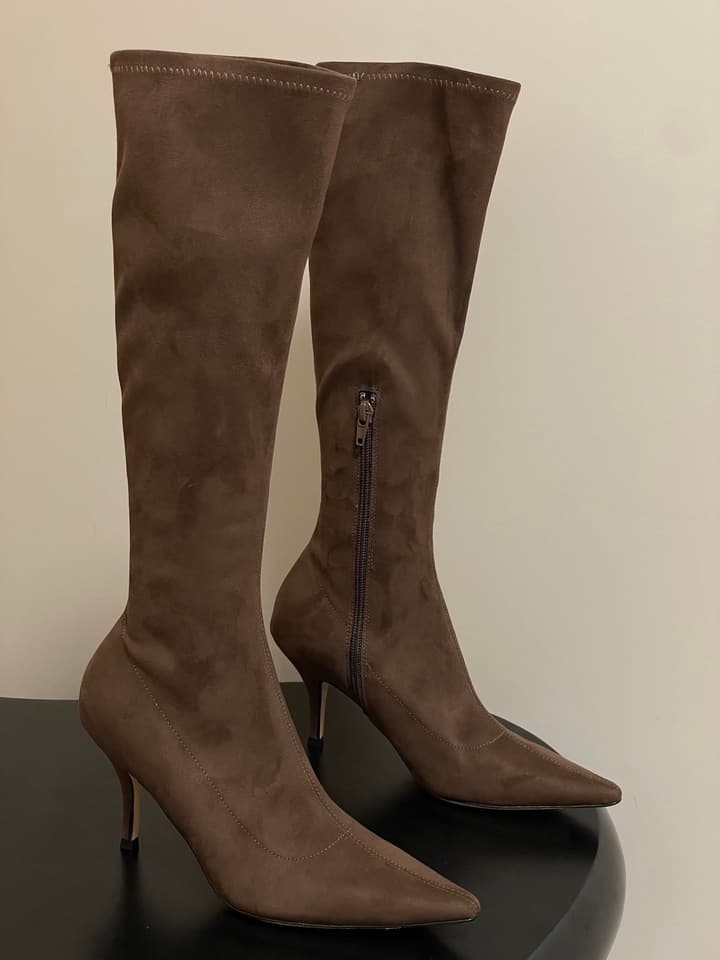 The Row Elastic Kitten Heel Boots – 2025 Fall Collection in Black Suede 3cm Heel