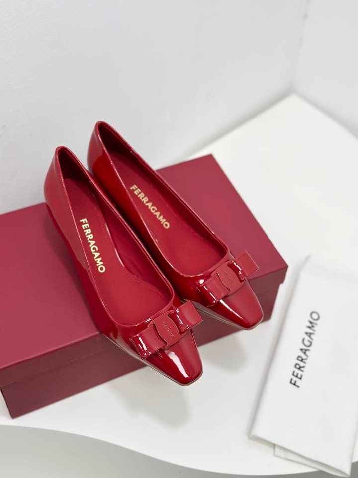 Ferragamo Vara Patent Leather Square Toe Pumps in Black Patent Leather (1cm Heel)