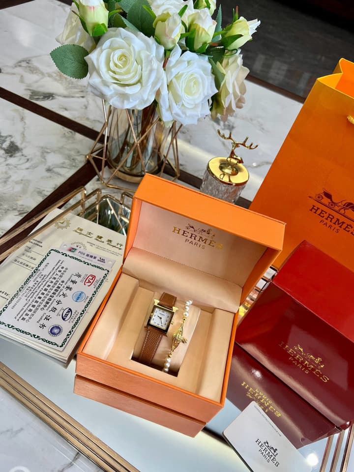 Hermès Square Watch Set