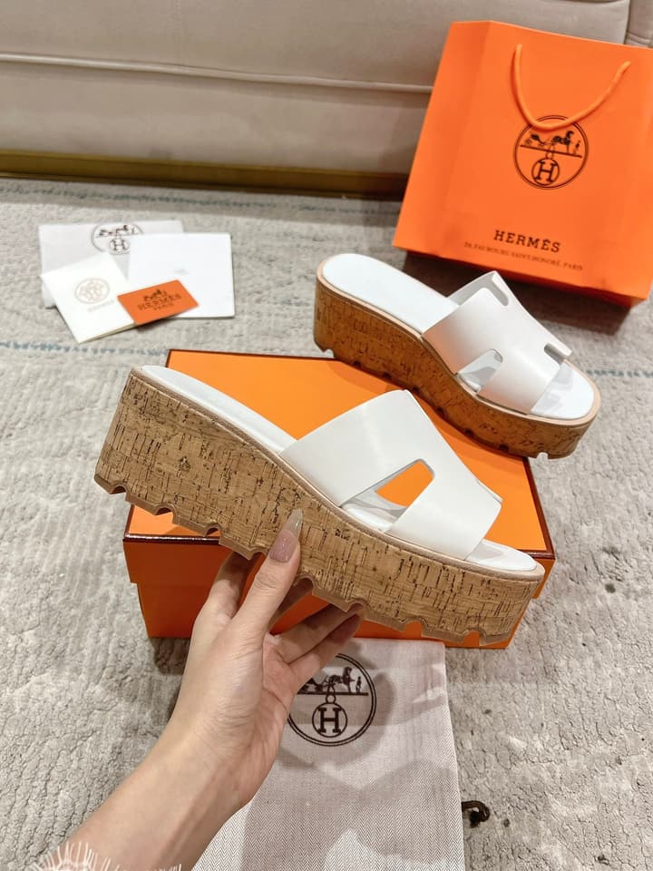 Hermès 2024 Spring/Summer Wedge Sandals – 2024 Spring/Summer Collection in White Leather