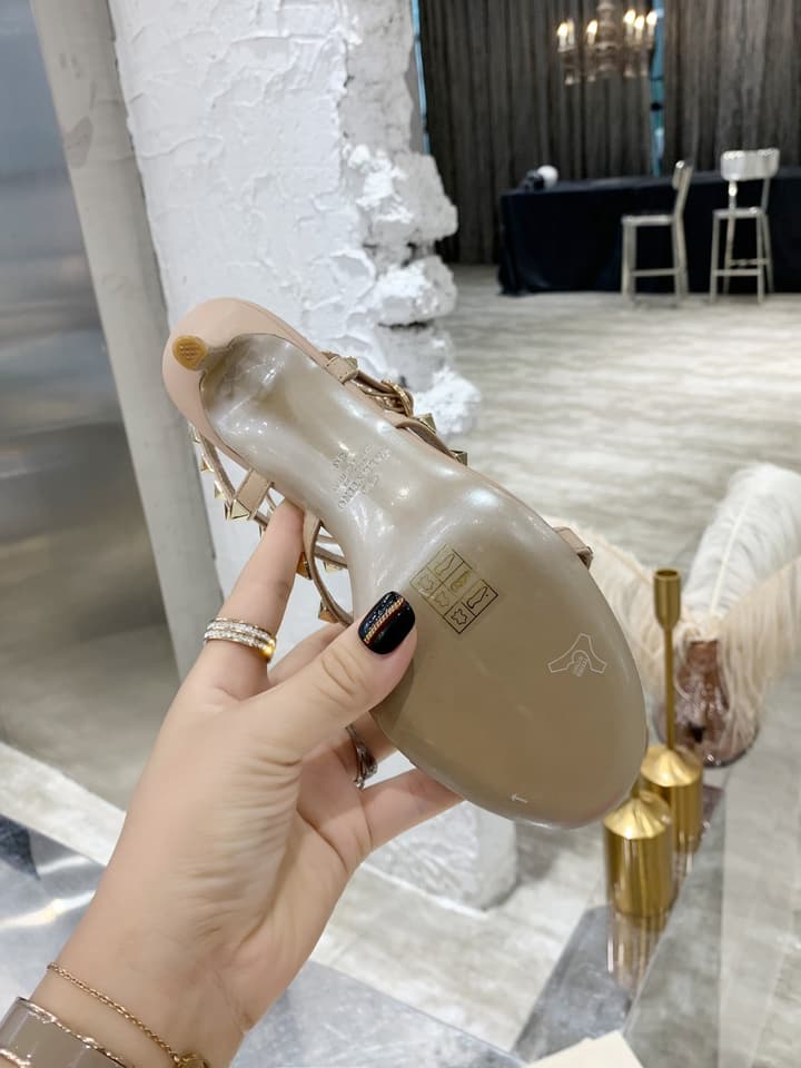 Valentino Rockstud Classic Block Heel Sandals – 6.5cm in Nude