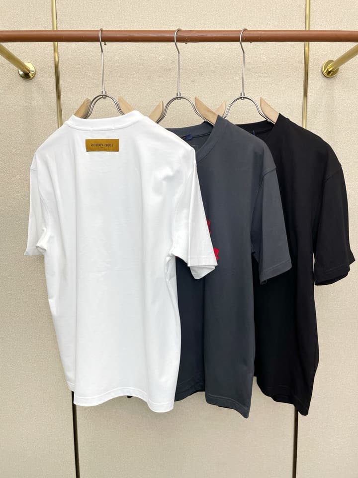 Louis Vuitton Men's Casual Short-Sleeve T-Shirt in Black