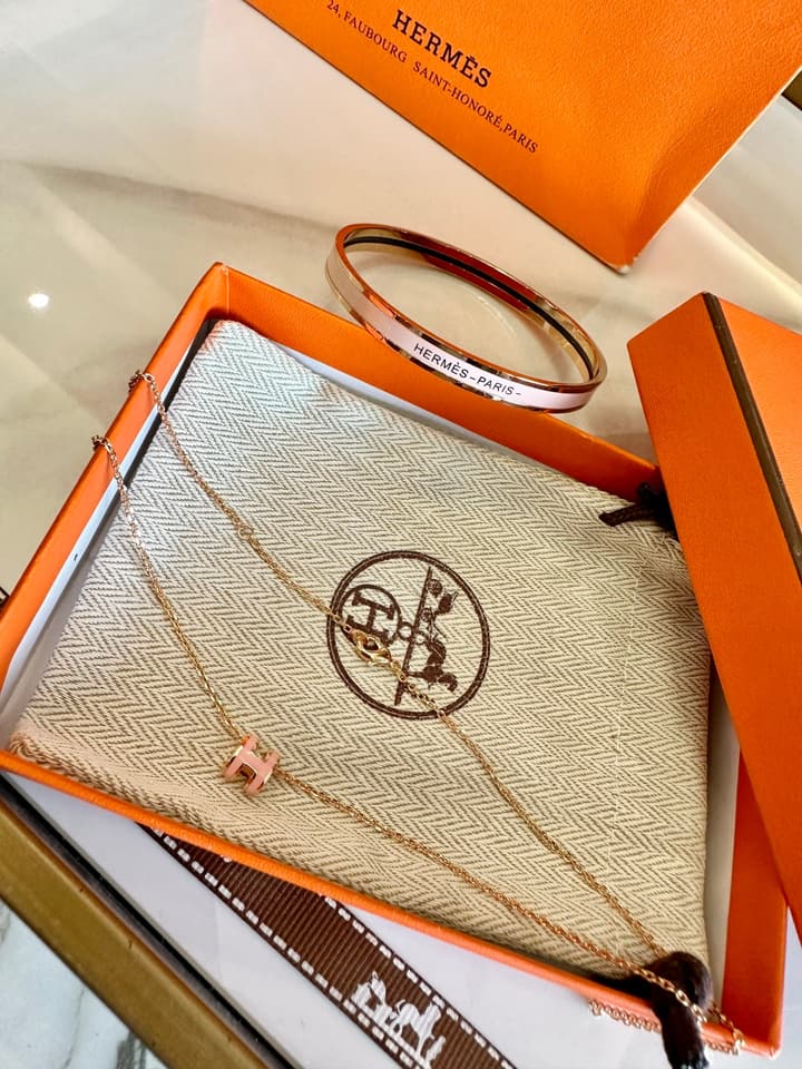 Hermès Oval Enamel 18K Gold Plated Necklace and Bracelet Set