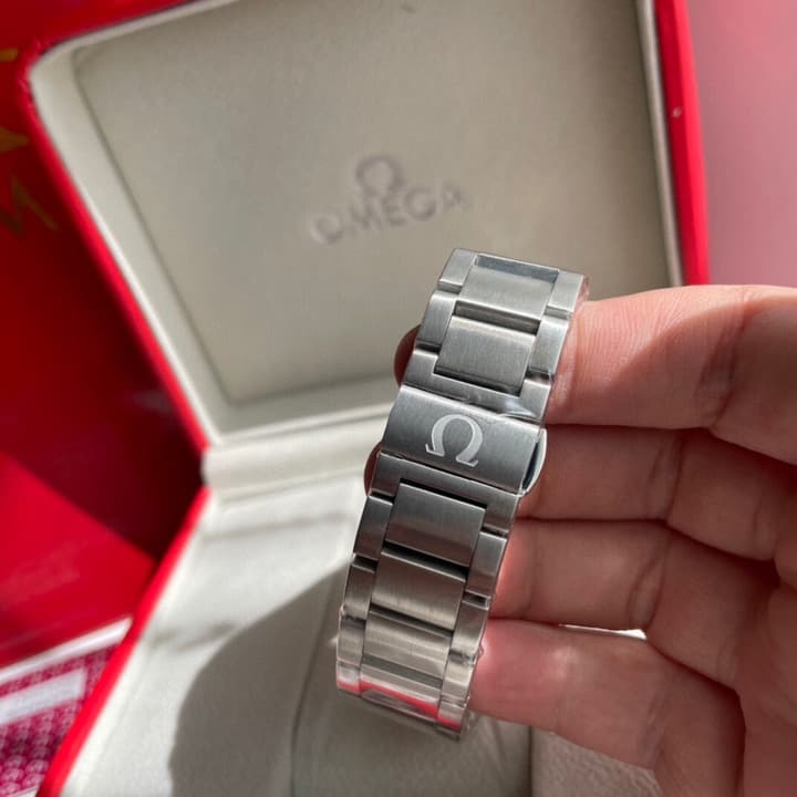 Omega Seamaster Aqua Terra 150 Co-Axial Master Chronometer 41mm in White Dial Steel Bracelet