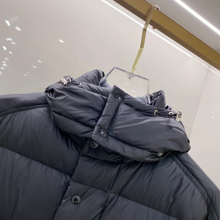 Moncler Goose Down Puffer Jacket – 2025FW in Dark Charcoal