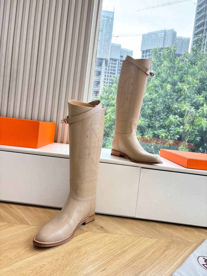Hermès Classic Knee-High Boots – 2025FW in Assorted Buckle Riding Boots Display