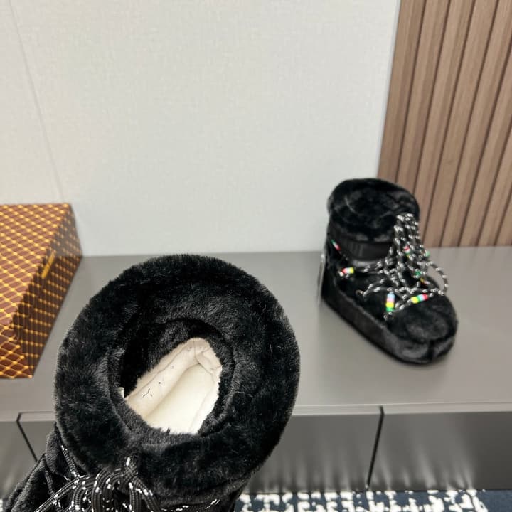 Moon Boot Y2K Fluffy Snow Boots – 2024FW in Cream Shearling