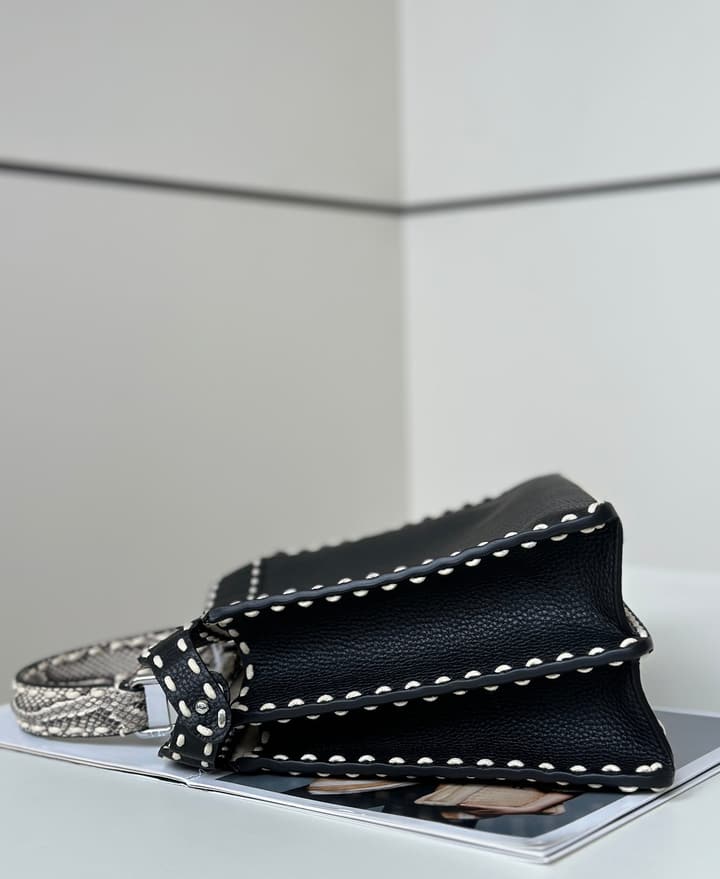 Fendi Peekaboo Medium Handbag in Black Leather With Contrast Stitching And Snakeskin Handle