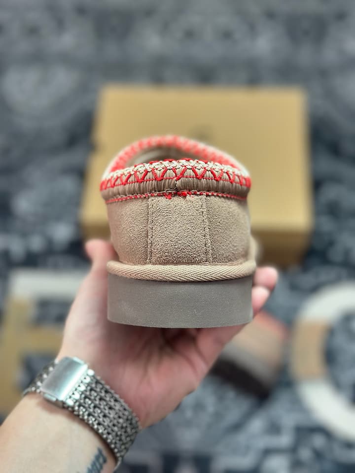 UGG Tazz Platform Snow Boots in Oak Brown With Coral Trim