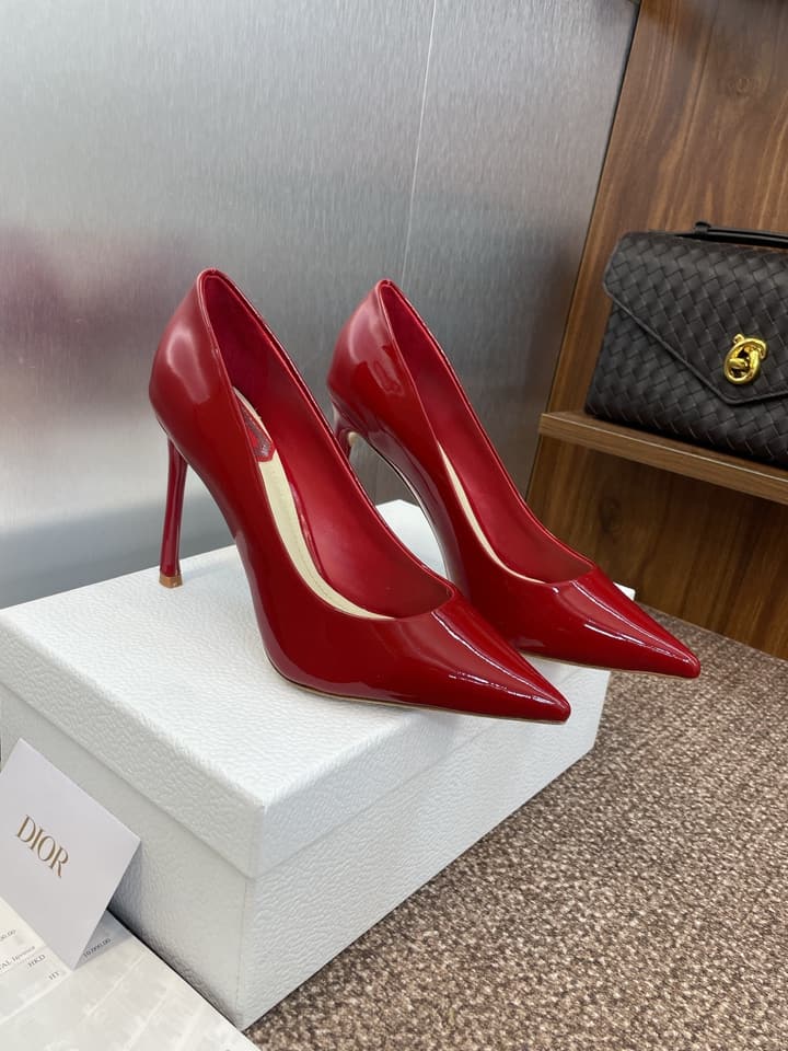 Dior CD Logo Pointed Toe Pumps – 2025 Spring/Summer Haute Couture Collection in Shiny Black Flat