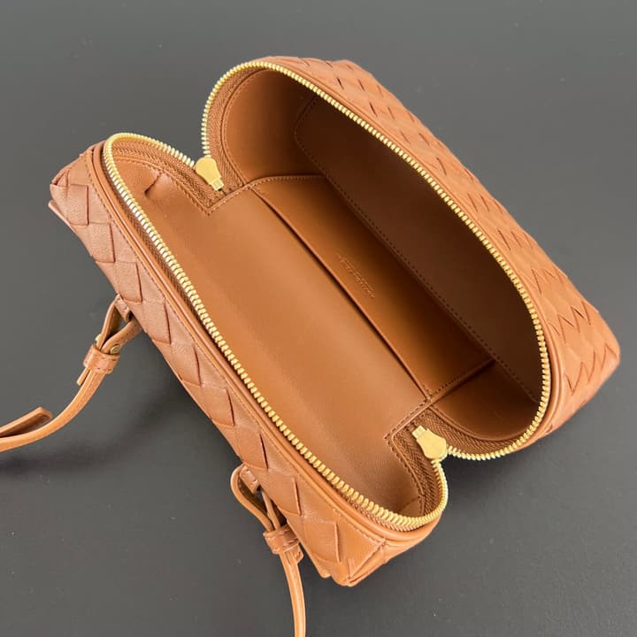 Bottega Veneta Intrecciato Vanity Case in Cream