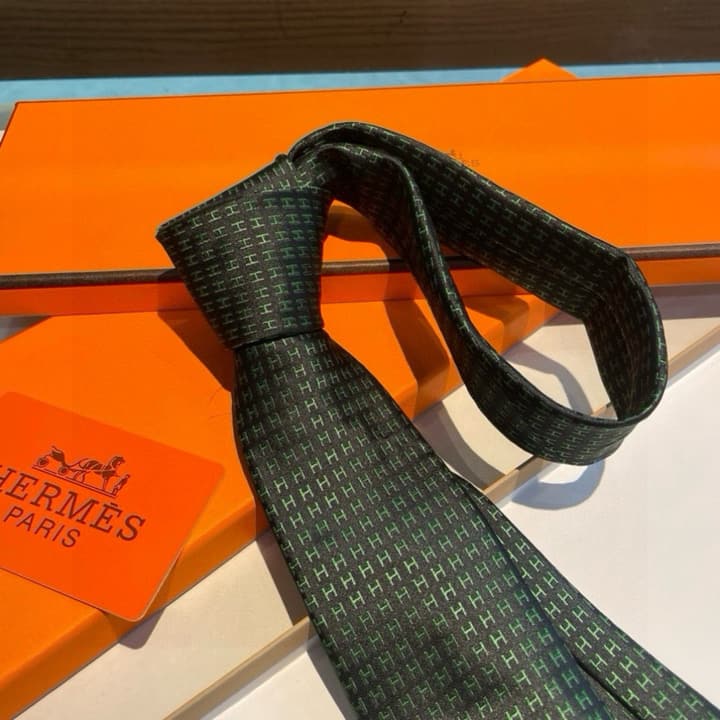 Hermès H-Letter Men's Silk Tie Series in Burgundy Microdot