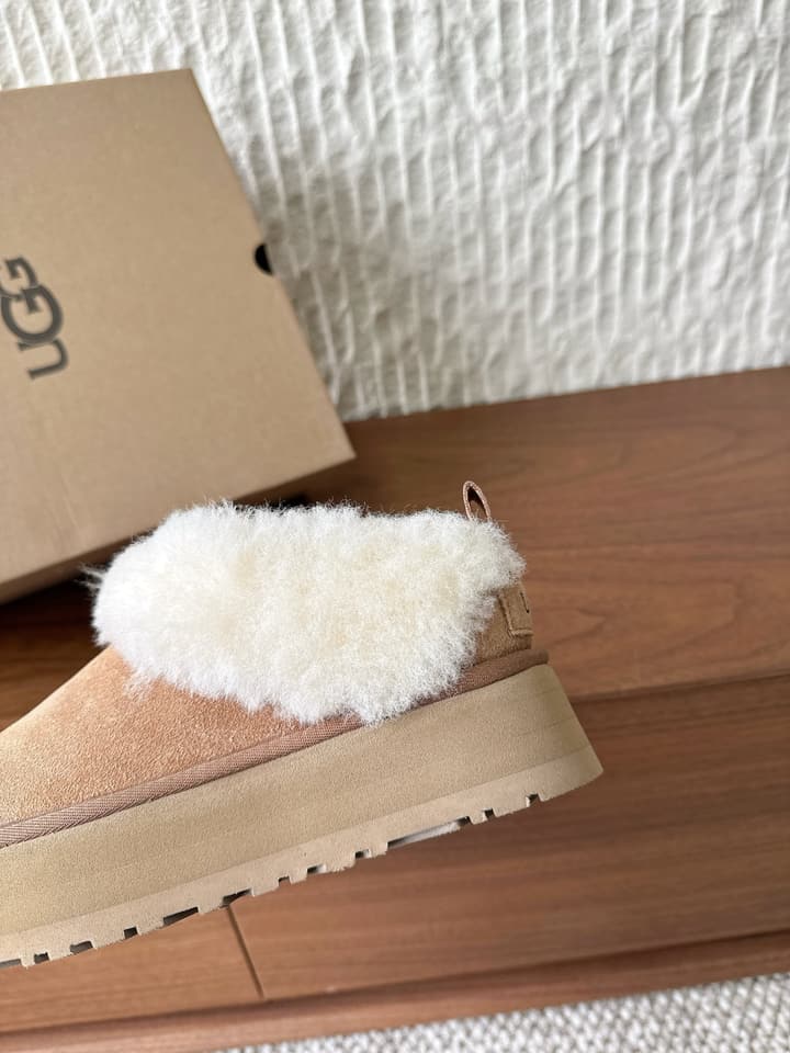 UGG Sheepskin Fur-Lined Slippers – Autumn/Winter Collection in Tall Light Pink With Cream Fur