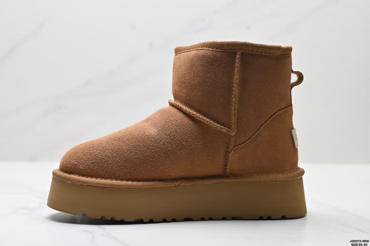 UGG Classic Ultra Mini Platform Snow Boots in Classic Chestnut