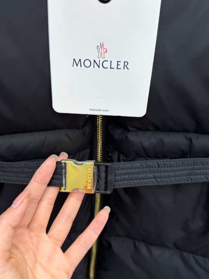 Moncler Briant Women's Hooded Down Coat – 2025 Collection in Black Down Jacket