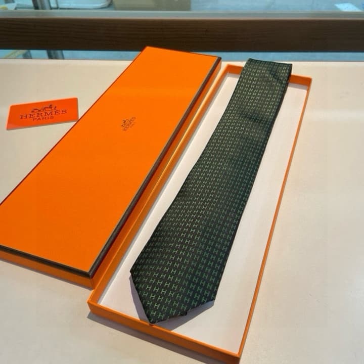 Hermès H-Letter Men's Silk Tie Series in Burgundy Microdot