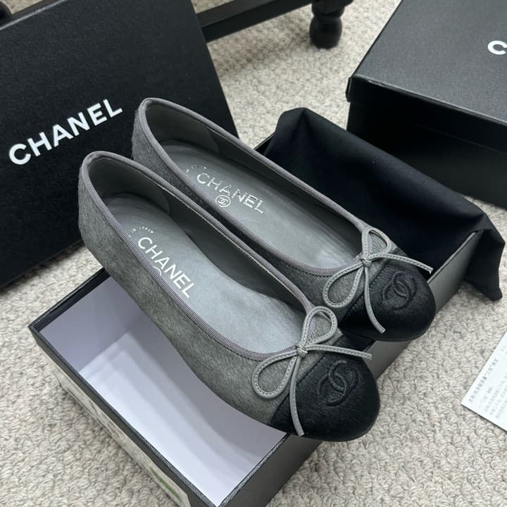 Chanel Classic Round-Toe Ballet Flats – Spring/Summer Collection – 25SS in Burgundy