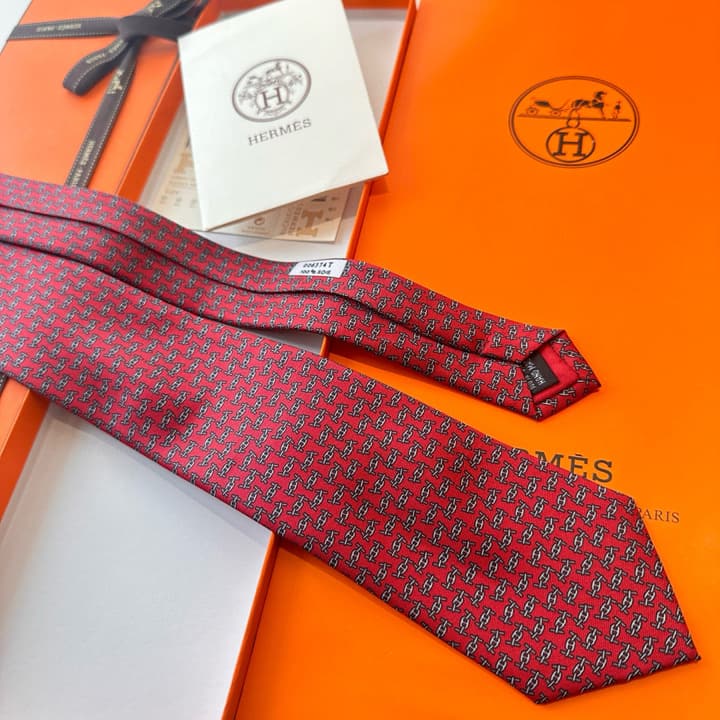 Hermès Men's Silk Tie Series in Dark