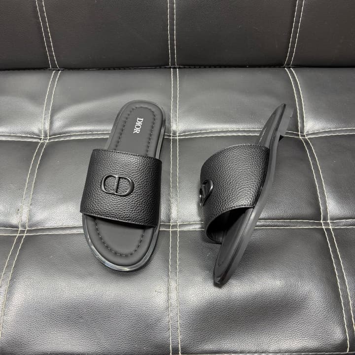 Dior Men's Pebbled Leather and Suede Slides – Spring/Summer Collection 2025 in Black Pebbled Leather Cross Strap