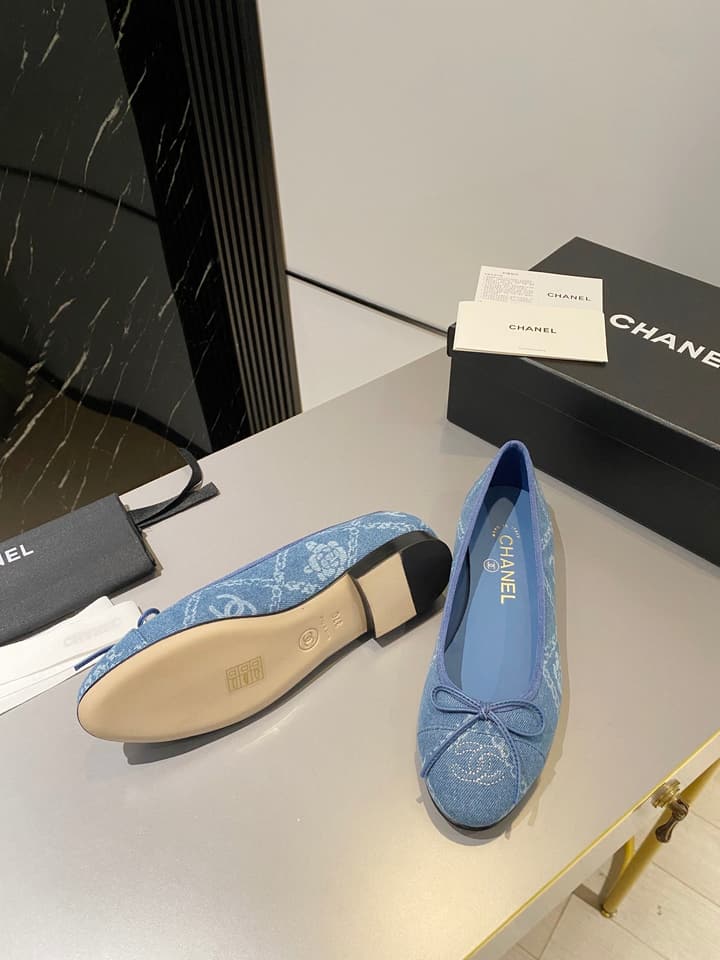 Chanel Classic Ballet Flats in Fuchsia Embossed