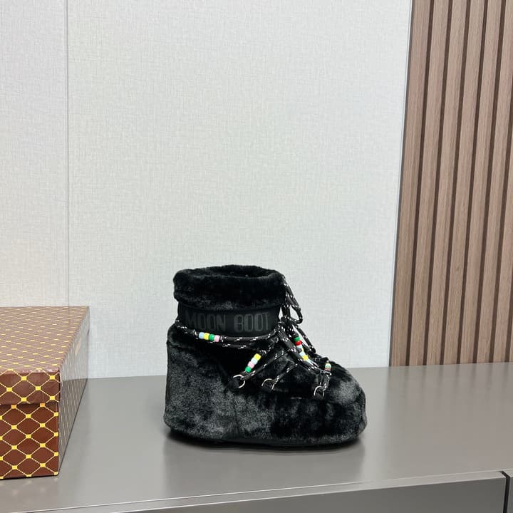 Moon Boot Y2K Fluffy Snow Boots – 2024FW in Cream Shearling
