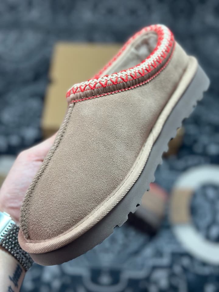UGG Tazz Platform Snow Boots in Oak Brown With Coral Trim