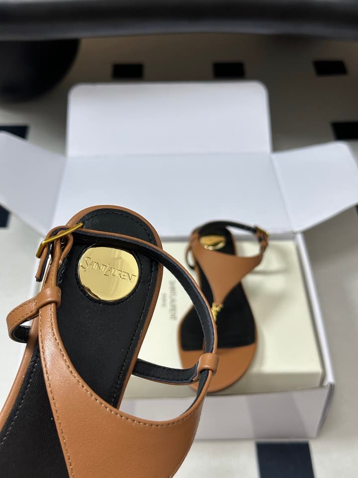 Saint Laurent Classic YSL Logo Flat Sandals – Spring/Summer Collection – 26S in Black