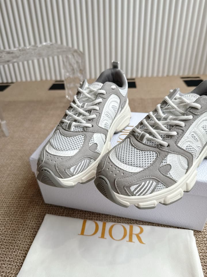 Dior Vibe Sneakers in Gold