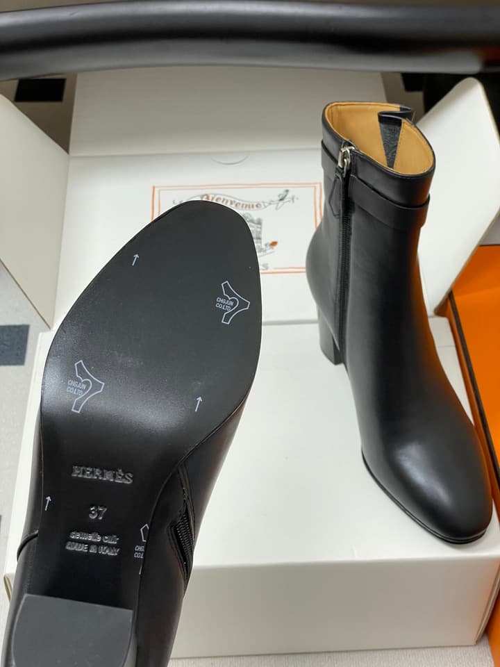 Hermès Saint Germain Kelly Buckle Ankle Boots – 25FW in Black