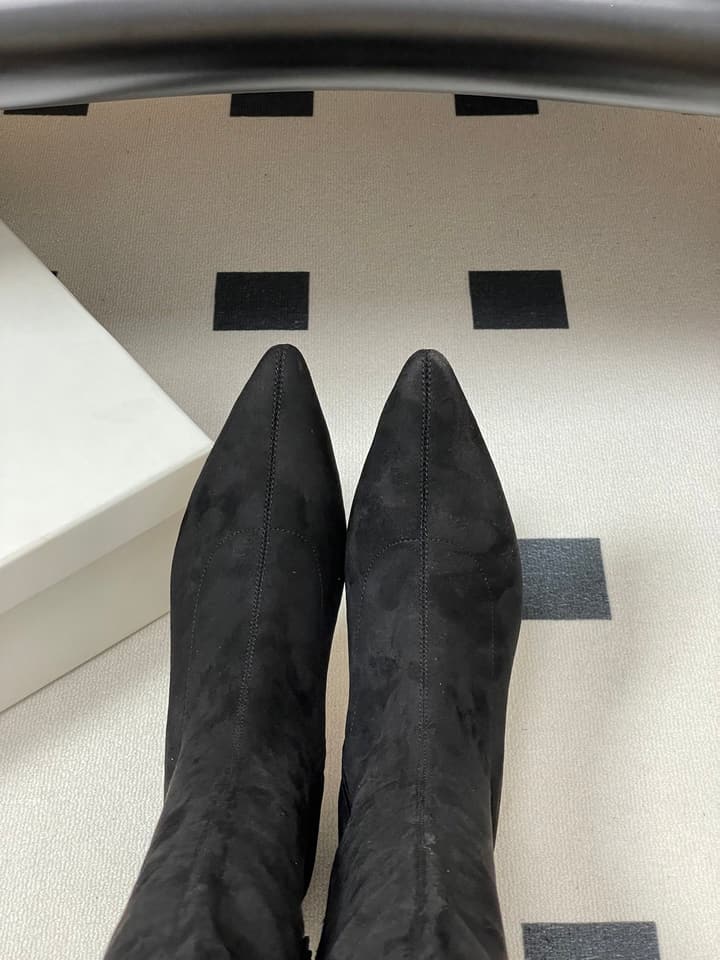 The Row Elastic Kitten Heel Boots – 2025 Fall Collection in Black Suede 3cm Heel