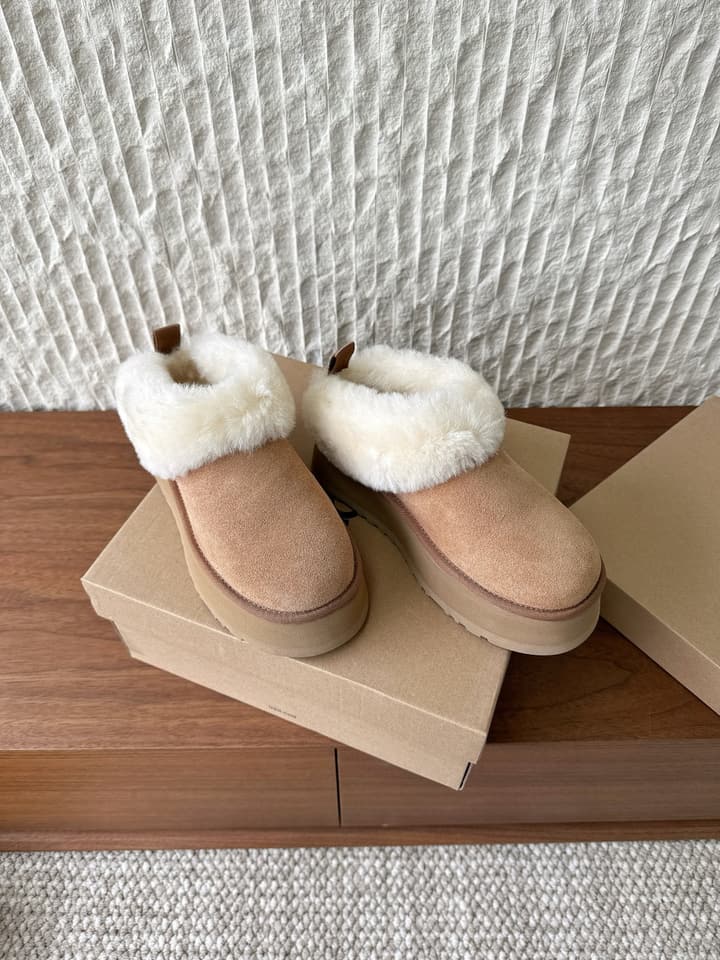 UGG Sheepskin Fur-Lined Slippers – Autumn/Winter Collection in Tall Light Pink With Cream Fur
