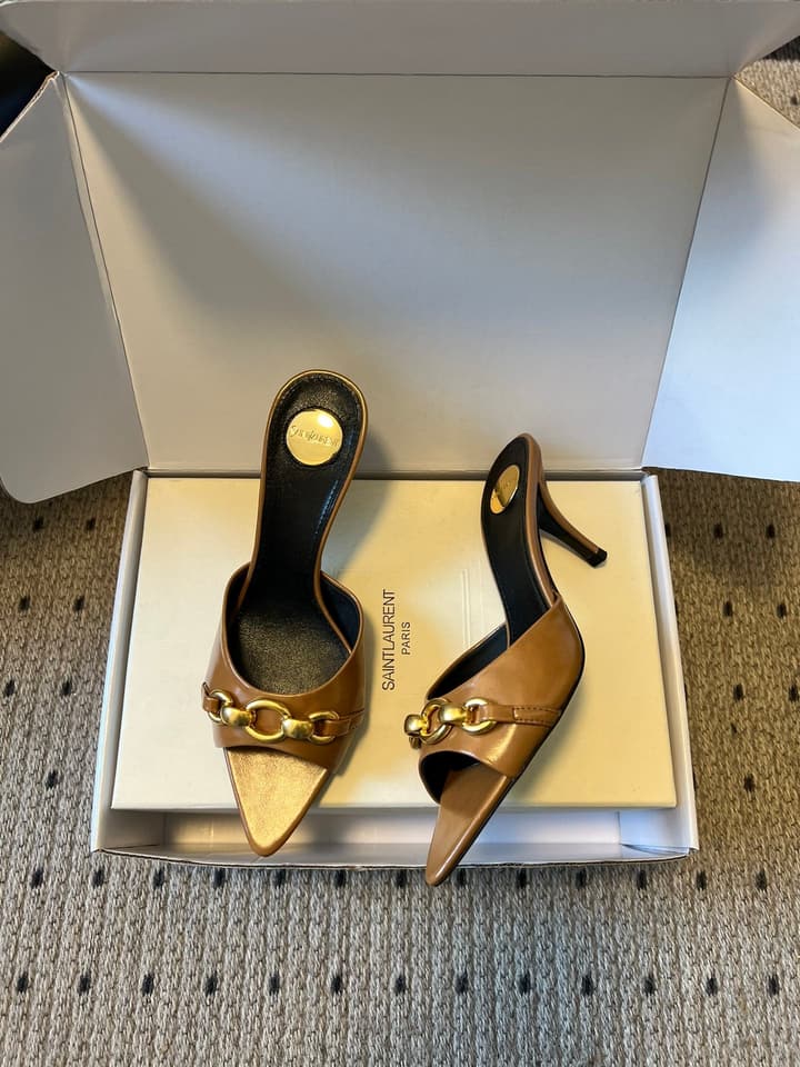 Saint Laurent Chain Pointed-Toe Heeled Mules – 26SS in Beige