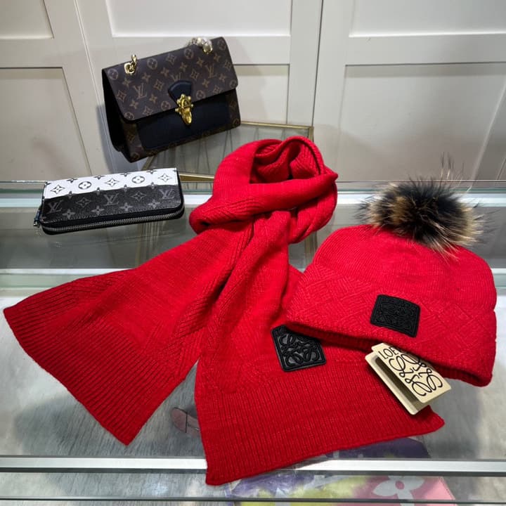 Loewe Classic Hat and Scarf Set in Cream Plain