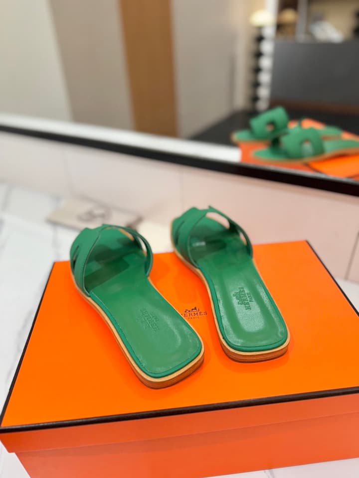 Hermès Classic Epsom Leather Loafers in Green
