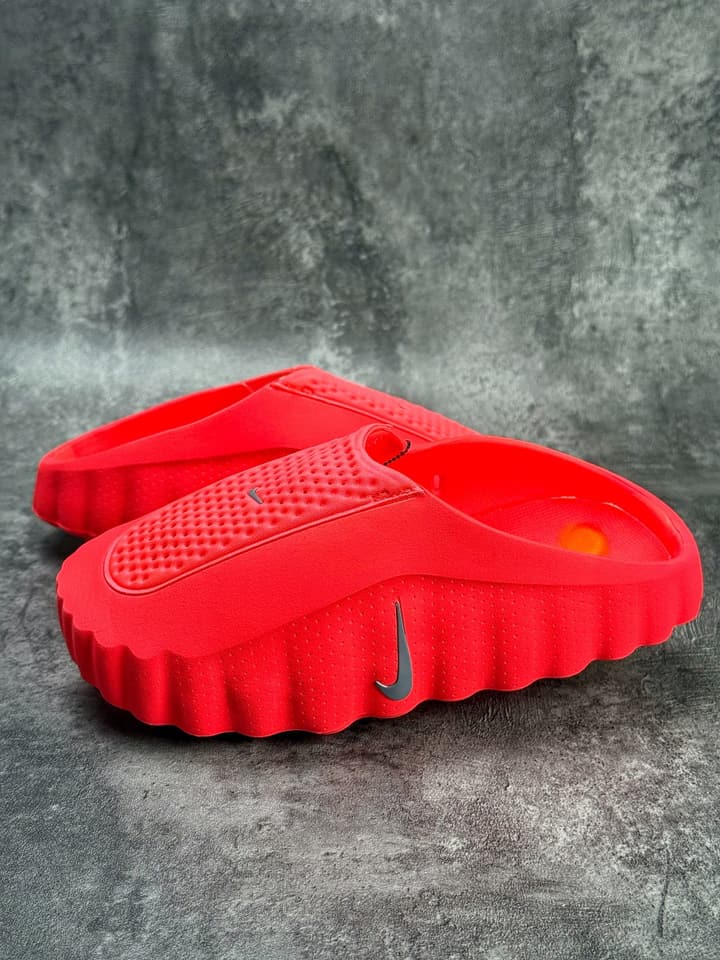 Nike Mind 001 Massage Clogs – Red in Red