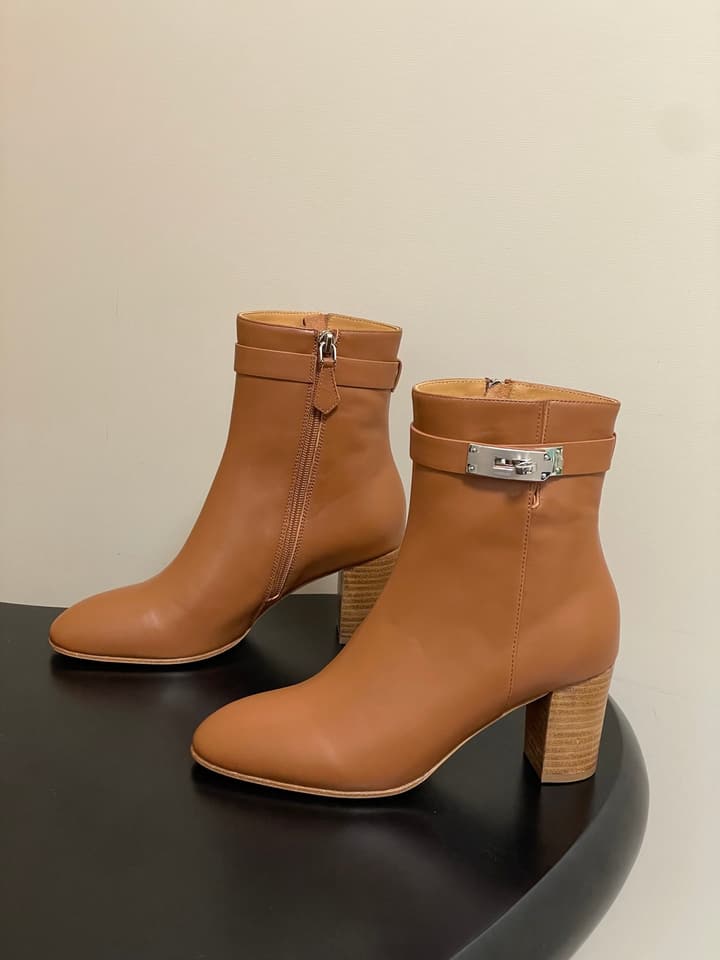 Hermès Saint Germain Kelly Buckle Ankle Boots – 25FW in Black