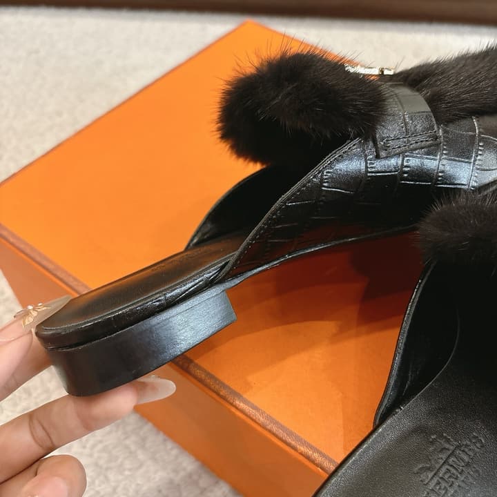 Hermès Mink Suede Loafers & Mules – Autumn/Winter Collection in Black Fur With Gold H