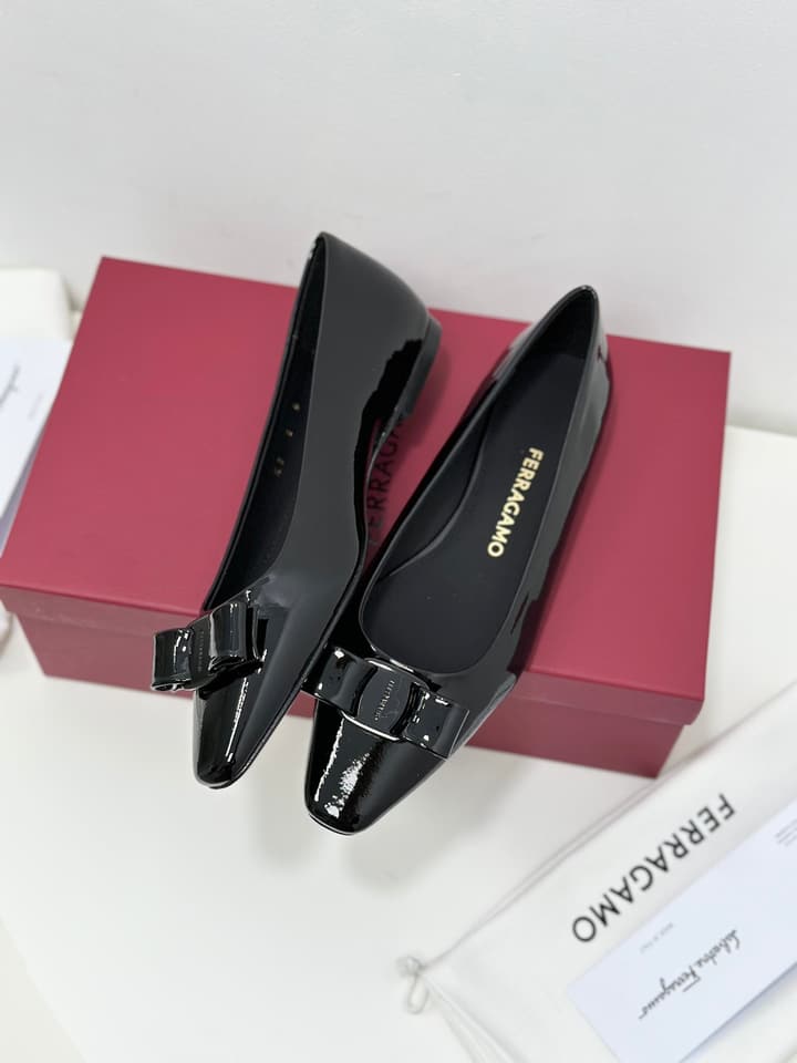Ferragamo Vara Patent Leather Square Toe Pumps in Black Patent Leather (1cm Heel)