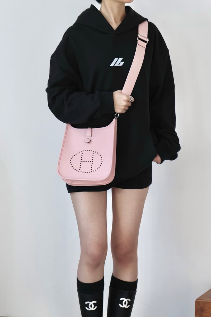 Hermès Evelyne 23 Shoulder Bag – Sakura Pink